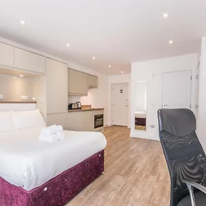  Apartment Town Or Country - Canute Studio